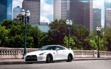  Nissan GT-R   